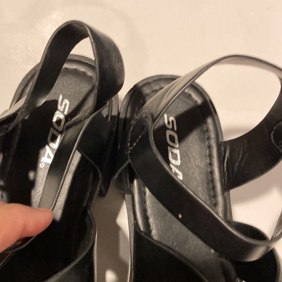 Soda Account Black Chunky Lug Sole Platform Sandals Size 10 NWOB - Picture 4 of 12